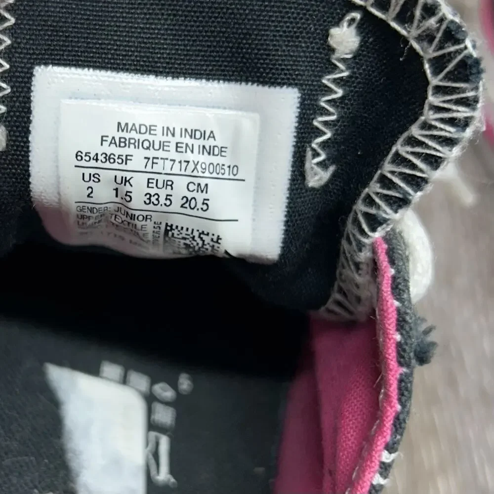 Converse Chuck Taylor All Star Youth US Size 2 Black Pink Sneaker Shoes 654365F